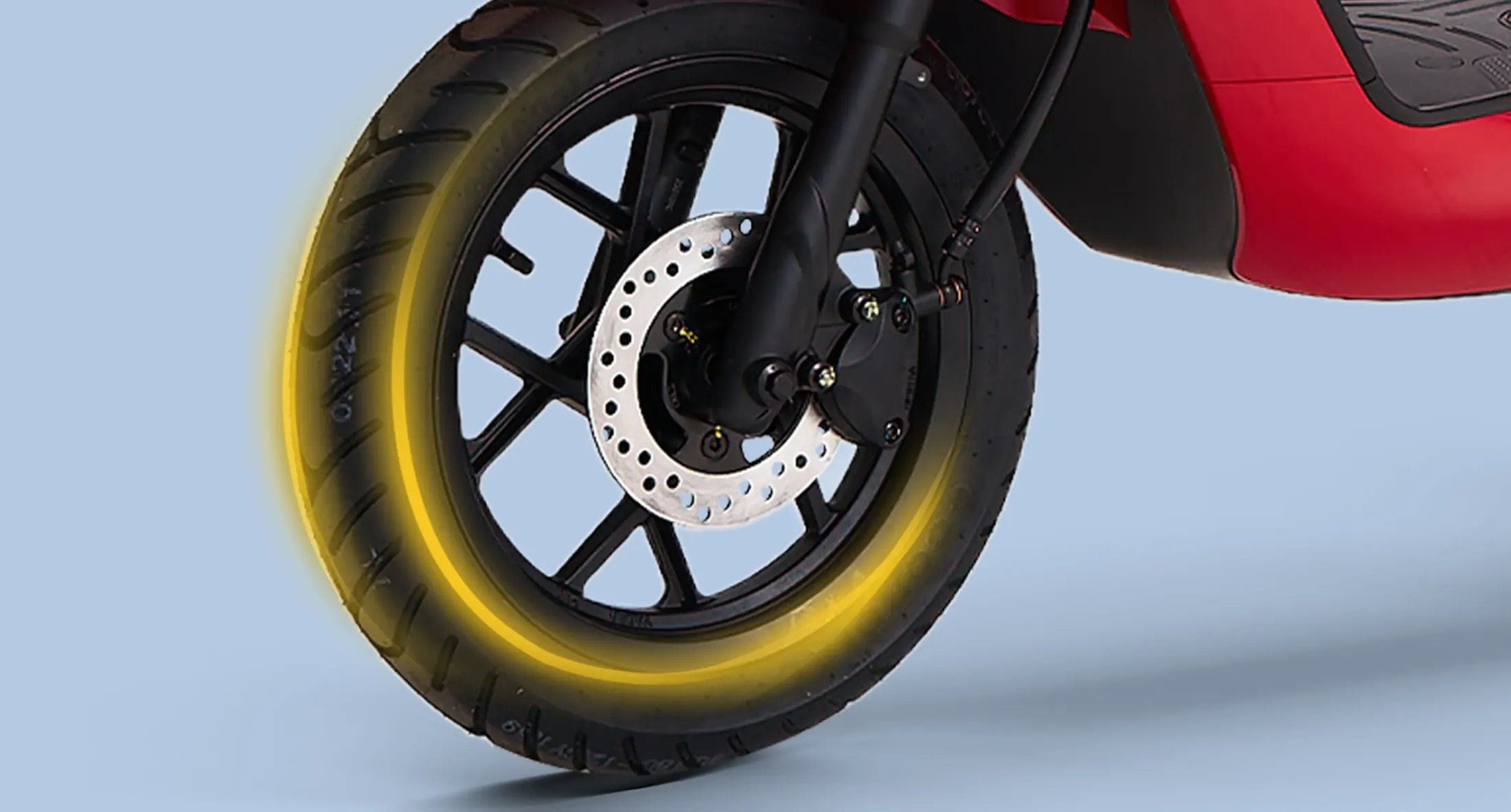 Roue avant de l'Owin avec le pneu surligné en jaune
