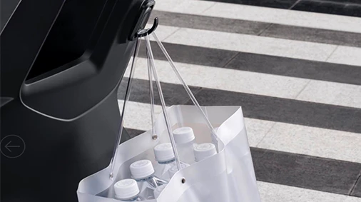 Sacs de courses suspendus au crochet du GT60