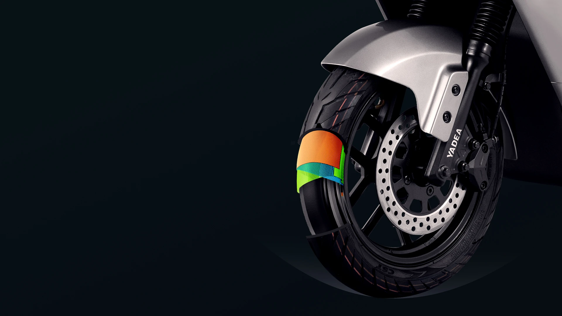 Roue avant du GT60 avec la bande de roulement antidérapante mise en évidence